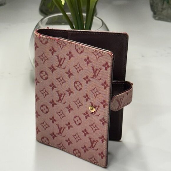 Louis Vuitton Monogram Agenda  Cerise (Cherry) + 2025 + 2026 calendar sheets - Picture 2 of 10